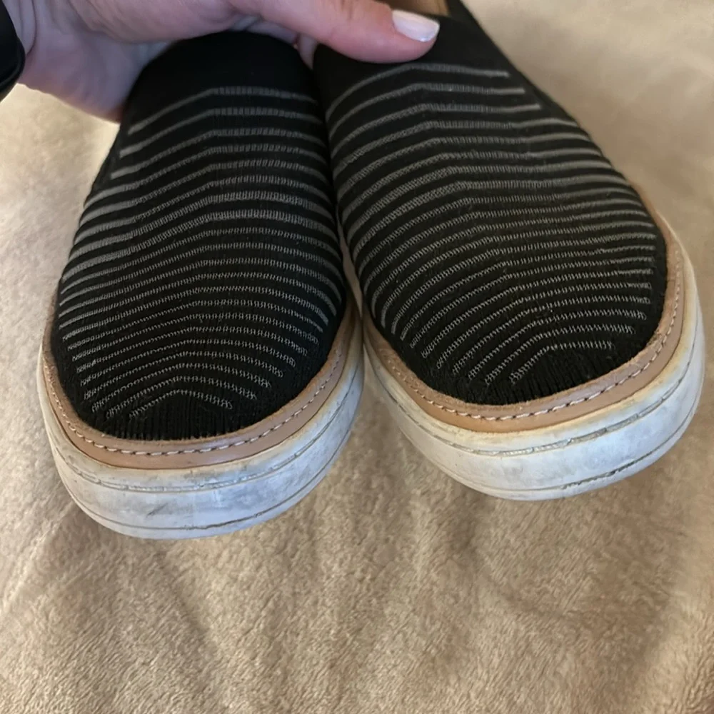 Ugg Sammy slip ons black/ mesh sz 7 - Picture 3 of 5